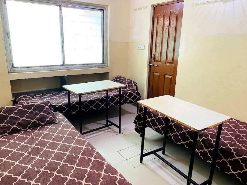 Aashiyana Boys Hostel Индор Екстериор снимка
