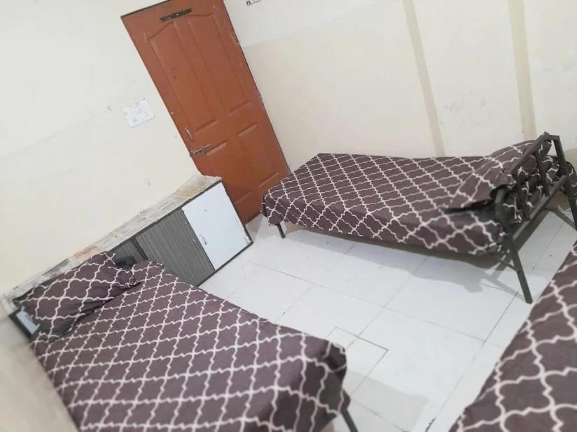 Aashiyana Boys Hostel Индор Екстериор снимка